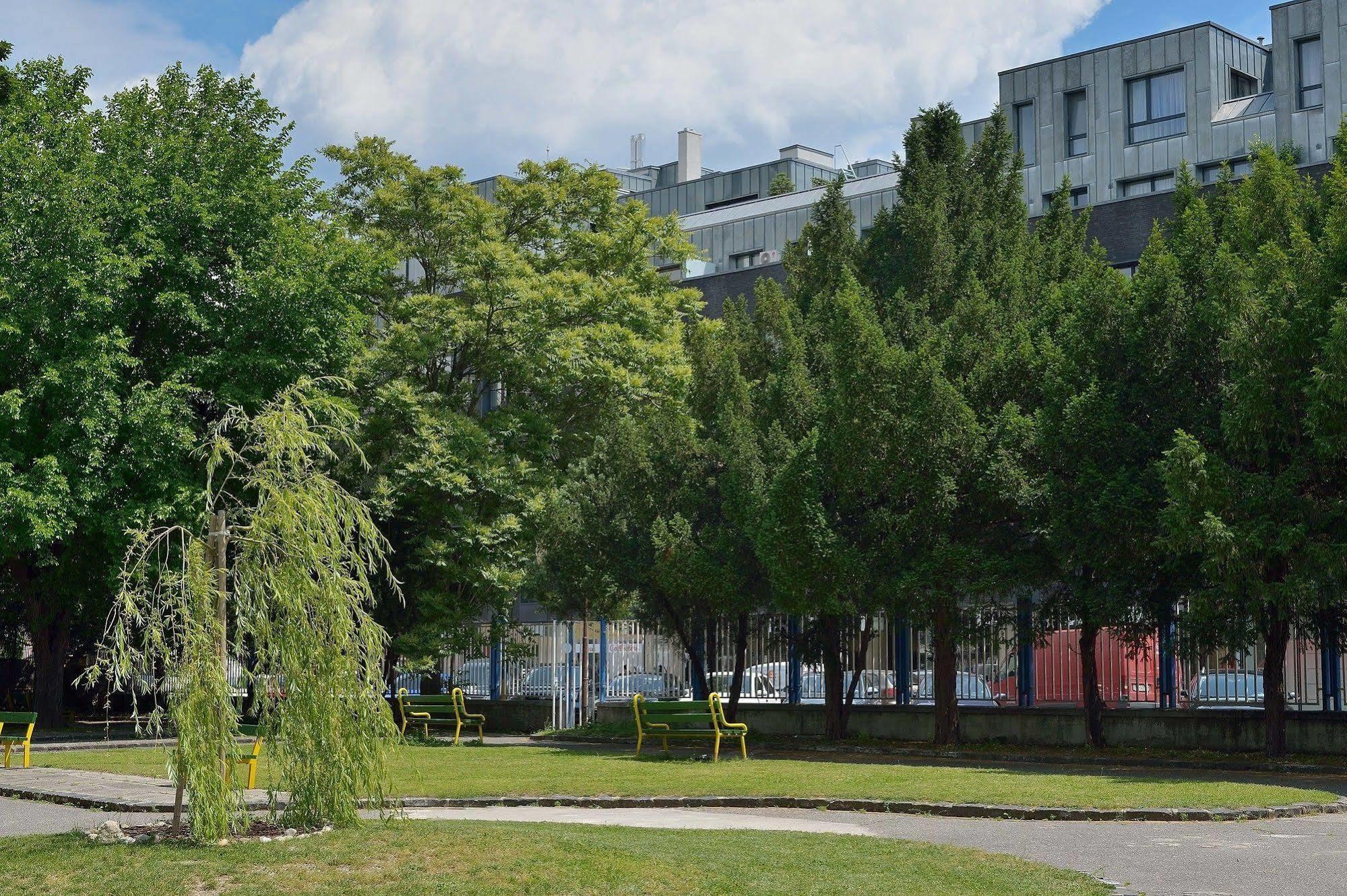 Ambiente Serviced Apartments - Dunajska Pressburg Exterior foto