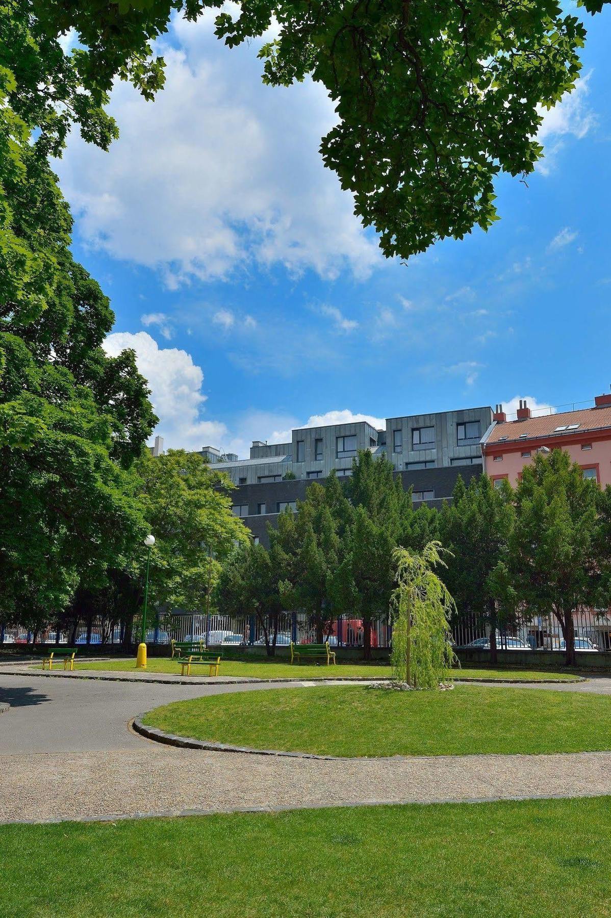 Ambiente Serviced Apartments - Dunajska Pressburg Exterior foto