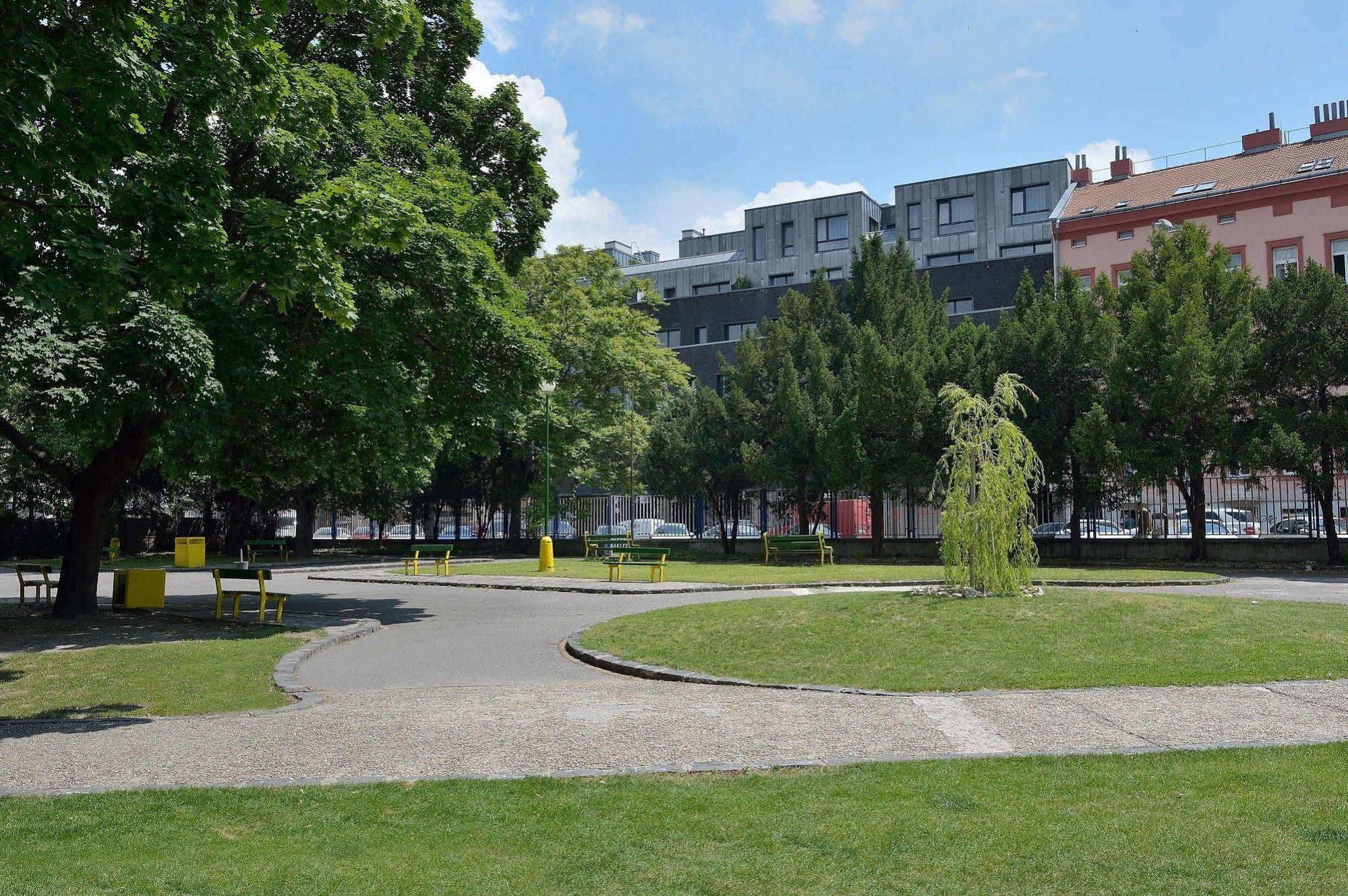 Ambiente Serviced Apartments - Dunajska Pressburg Exterior foto